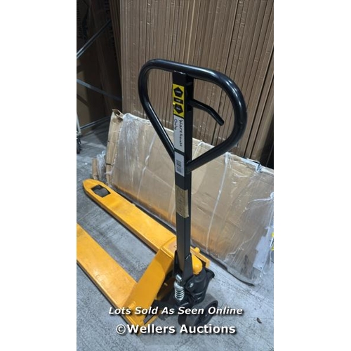 9018 - MANUAL PALLET TRUCK - FORK LENGTH 800 MM - CAPACITY 2000 KG / MINIMAL SIGNS OF USE