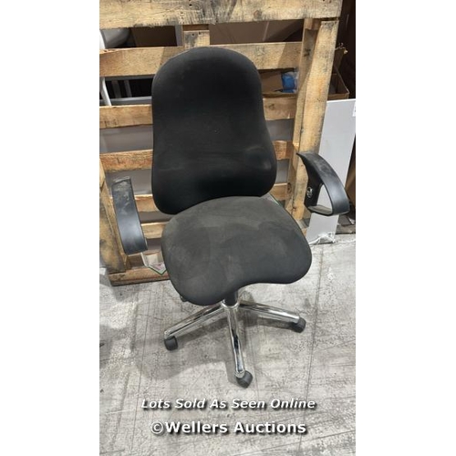 9038 - RRP: 322 - ORTHOPAEDIC OFFICE CHAIRS WITH FITNESS ORTHOSEAT - CORMORANT / MINIMAL SIGNS OF USE