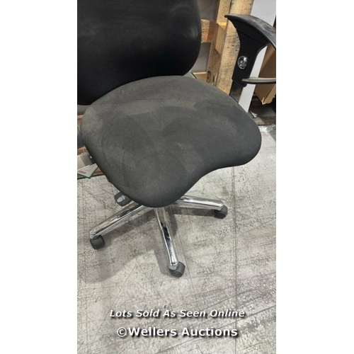 9038 - RRP: 322 - ORTHOPAEDIC OFFICE CHAIRS WITH FITNESS ORTHOSEAT - CORMORANT / MINIMAL SIGNS OF USE