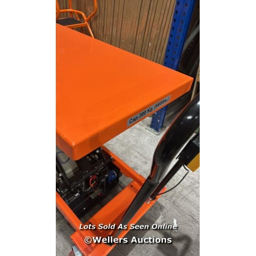 9060 - RRP: 1218 - ELECTRIC MOBILE SCISSOR LIFT TABLE - 300KG CAPACITY - 1600MM HEIGHT / WITHOUT CHARGING C... 