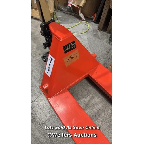 9061 - RRP: 294 - MANUAL PALLET TRUCK - SHORT FORKS 800�MM - CAPACITY 2000�KG - MANUTAN EXPERT / MINIMAL IF... 