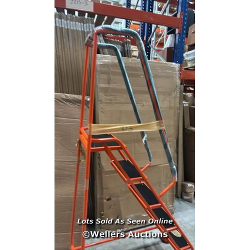 9077 - RRP: 435 - MOBILE WAREHOUSE STEP LADDERS WITH RIBBED RUBBER STEPS AND DOMED FEET / MINIMAL IF ANY SI... 