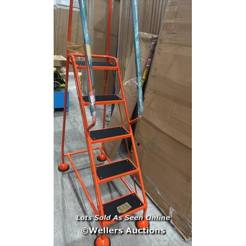 9077 - RRP: 435 - MOBILE WAREHOUSE STEP LADDERS WITH RIBBED RUBBER STEPS AND DOMED FEET / MINIMAL IF ANY SI... 