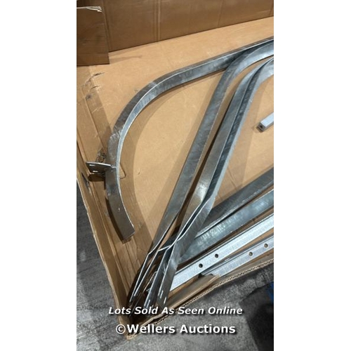 9081 - MOUNTABLE BIKE RACK / APPEARS NEW OPEN BOX