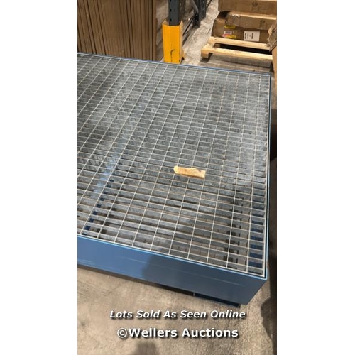 9082 - BLUE SUMP PALLET / MINIMAL SIGNS OF USE