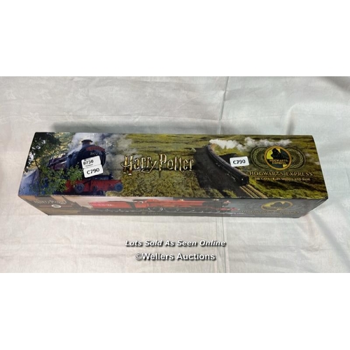 9730 - BRAND NEW HOGWARTS EXPRESS DIE CAST TRAIN MODEL AND BASE