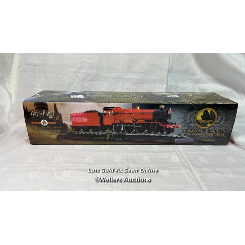 9730 - BRAND NEW HOGWARTS EXPRESS DIE CAST TRAIN MODEL AND BASE