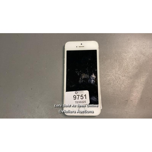 9751 - IPHONE 5S / A1457 / SILVER/16GB / IMEI-352052068529499  / I-CLOUD LOCKED