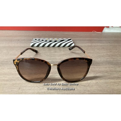 6011 - ELLE LADIES CLAM SUNGLASSES  / MINIMAL SIGNS OF USE / E36