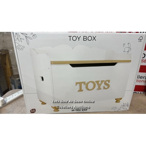 8106 - LE TOY VAN TOY BOX / APPEARS NEW / RRP: 74.95 / G6