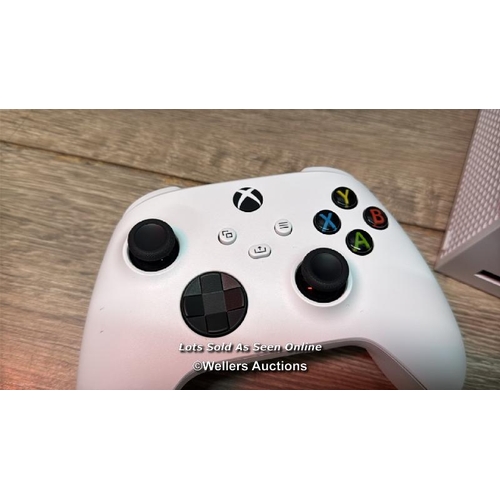 8964 - XBOX SERIES S 512GB SSD IN WHITE WITH 3 MONTH GAME PASS / POWERS UP WITH MINIMAL SIGNS OF USE / IN N... 