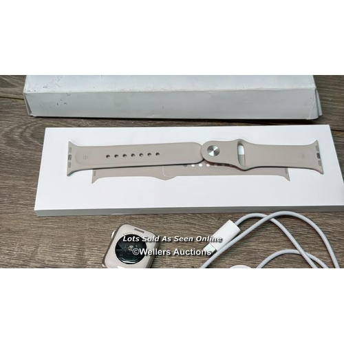 8976 - APPLE WATCH SE 40 GPS S/M MR9U3QA/A, STARLIGHT ALUMINUM / POWERS UP / MINIMAL IF ANY SIGNS OF USE / ... 