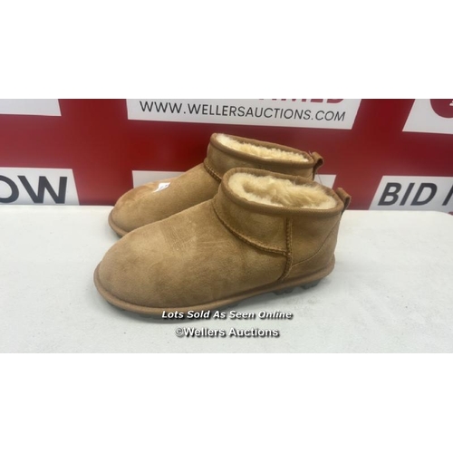 2114 - CHILDRENS NEW KIRKLAND SIGNATURE SHEARLING ANKLE BOOTS / UK 3 / A19