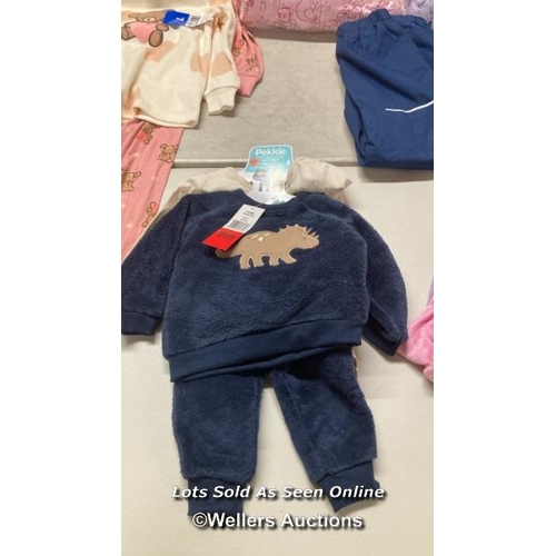 2272 - 9X SELECTION OF CHILDRENS CLOTHING INC PEKKLE , PLUSH HOODIE , MIXED SIZES / F13