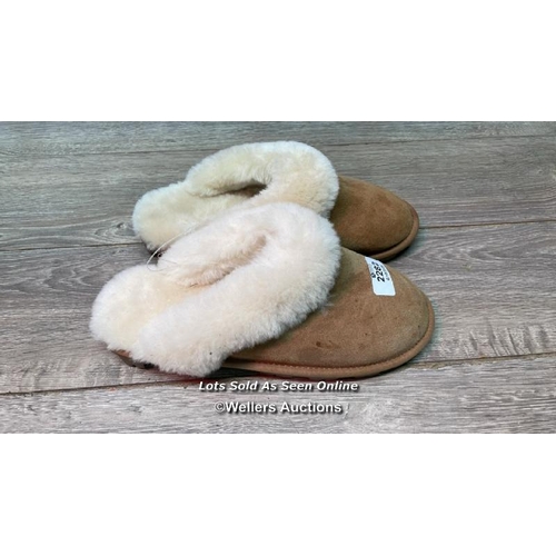 2282 - LADIES NEW KIRKLAND SIGNATURE SHEARLING SLIPPERS / UK 7  / E32