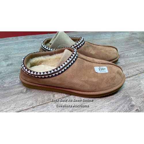 2287 - KIRKLAND NEW SHEARLING SLIPPERS / UK 12 / E32