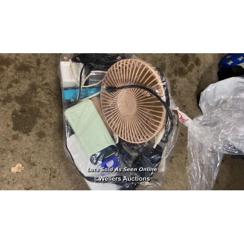 3686 - BAG OF MIXED ELETRICS INCL. FAN