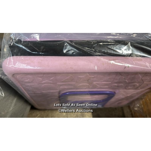 7526 - BAG OF TABLET CASES / T59