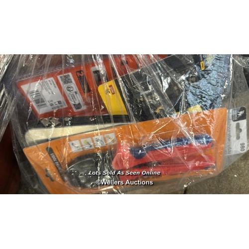 7527 - BAG OF TOOLS / T59