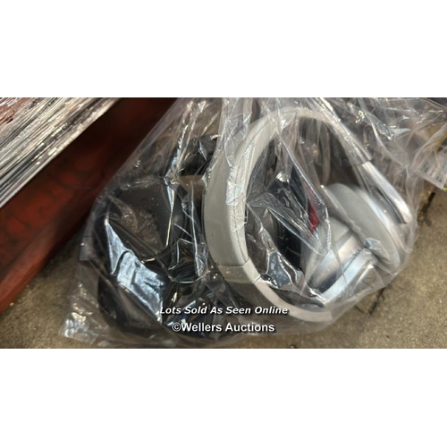 7528 - BAG OF HEADPHONES / T59