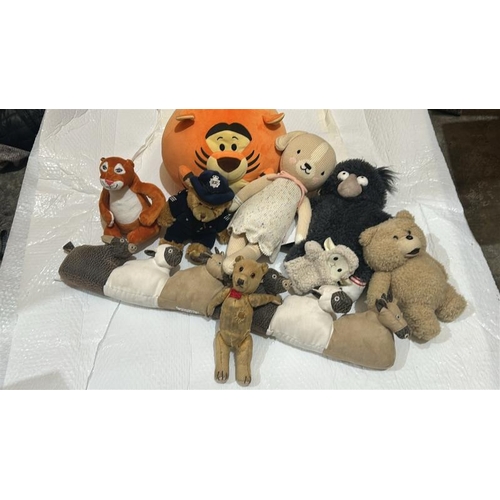 5 - Quantity of childrens stuffed toys incl. vintage teddy bear / Container number:BM000008