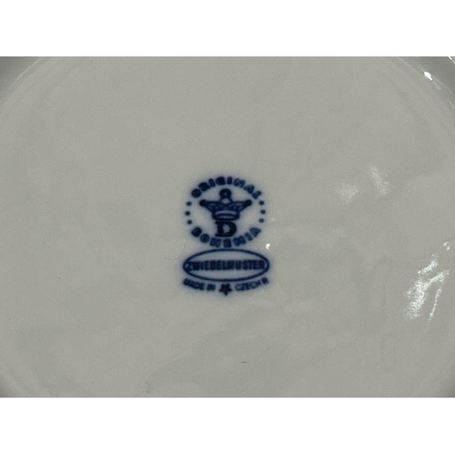 8 - A part Bohemiaware dinner service incl. cups and saucers, and plates from c.1990 / Unchecked for qua... 