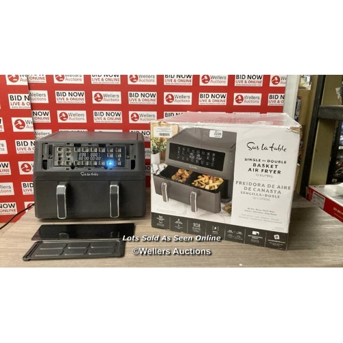 7070 - SUR TABLE AIR FRYER NEW 2 IN 1 / POWERS UP / SIGNS OF USE / DISPLAY COVER HAS BROKEN LUGS  / W1