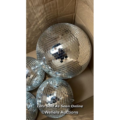 8007 - 6 X SILVER MIRRORED DISCO BALLS / SEE IMAGES