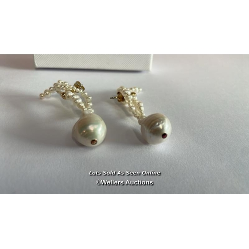 8009 - RRP: 265 - COMPLETEDWORKS GOLD VERMEIL AND PEARL GOTCHA EARRINGS / SEE IMAGES SOME SLIGHT DAMAGE / G... 