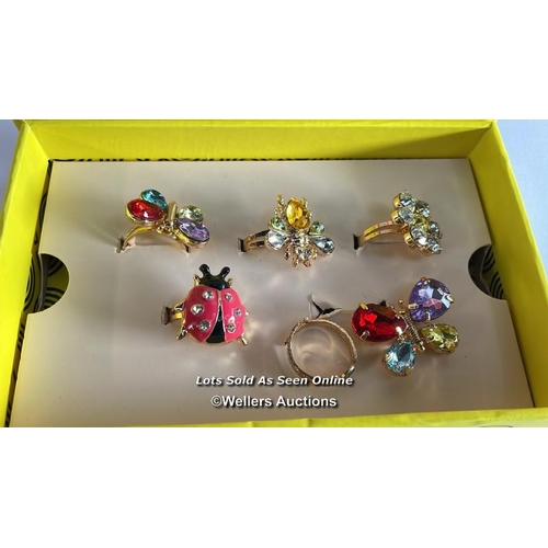 8016 - RRP: 29.95 - SUPER SMALLS GARDEN GET-TOGETHER RINGS (SET OF 5) / ONE DAMAGED SEE IMAGES / G48