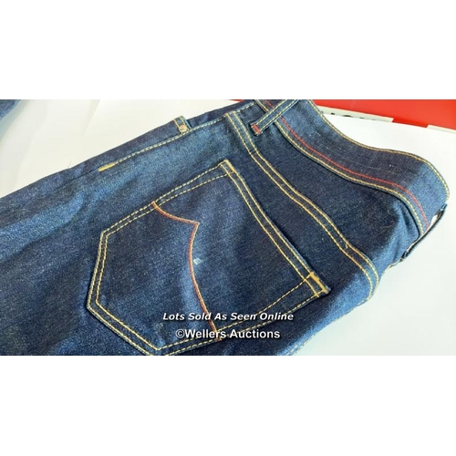 8022 - RRP: 365 - JACOB COH�N SLIM COMFORT JEANS / SIZE 35 / SLIGHT UNDOING OF STITCHING SEE IMAGES / G48