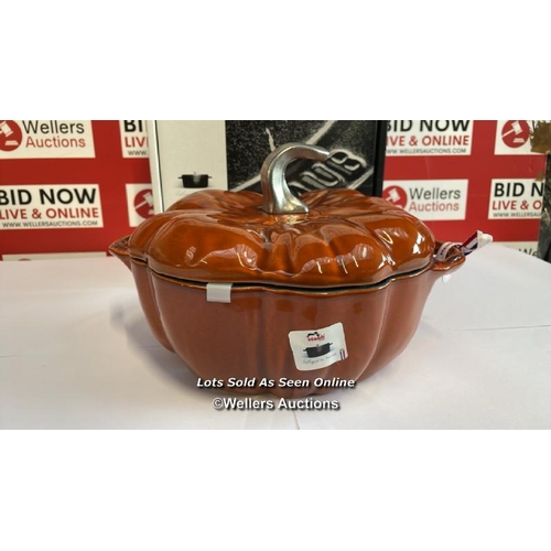 8024 - RRP: 319 - STAUB PUMPKIN COCOTTE / CINNAMON / 24CM / APPEARS NEW / G48