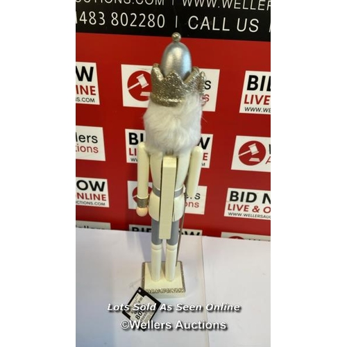 8094 - RRP: 29 - DECORIS SILVER NUTCRACKER / NEW  / G25