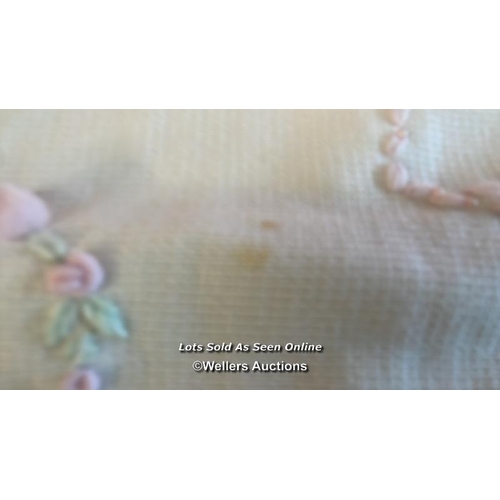 8101 - RRP: 165 - BIMBALO FLOWER AND HEART EMBROIDERED BLANKET / NEW WITH TAGS / SLIGHT MARKS SEE IMAGES / ... 