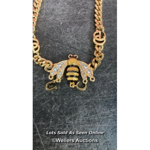 8150 - GUCCI GOLD BEE BRACELET / APPEARS NEW WITH BOX AND PAPERWORK / G53