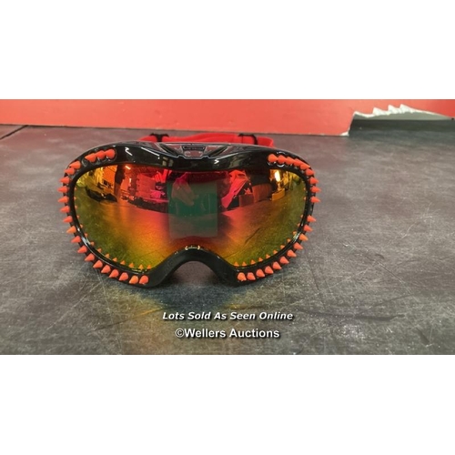 8186 - RRP: �49.99 BLINGO2O BLACK RED SPIKE SKI GOOGLES / ONE SIZE / RED SPIKE /MISSING 2 SPIKES / G55