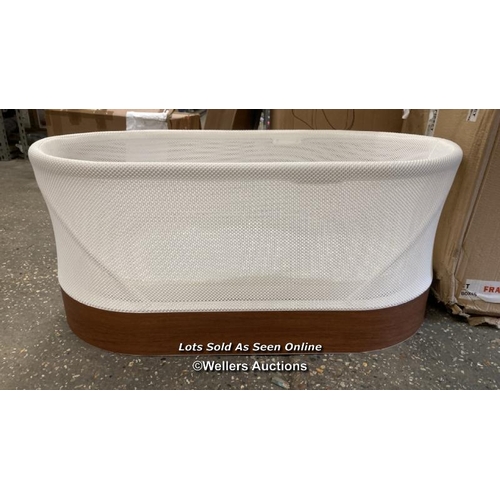 8189 - RRP: �1395 - HAPPIEST BABY SNOO BABY BASSINET / ONE SIZE / WHITE / APPEARS NEW DAMAGED BOX / P4