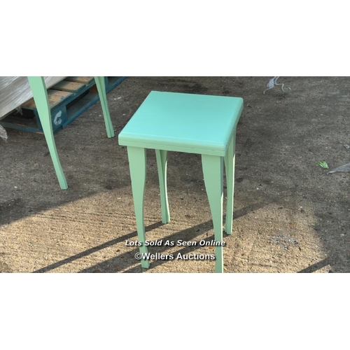 8225 - MINT GREEN DISPLAY UNIT / SEE IMAGES