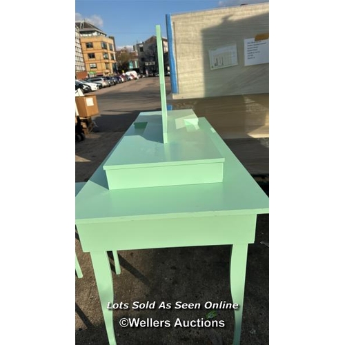 8225 - MINT GREEN DISPLAY UNIT / SEE IMAGES