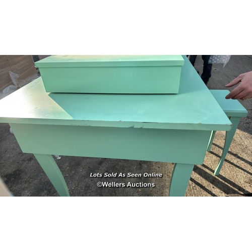 8225 - MINT GREEN DISPLAY UNIT / SEE IMAGES