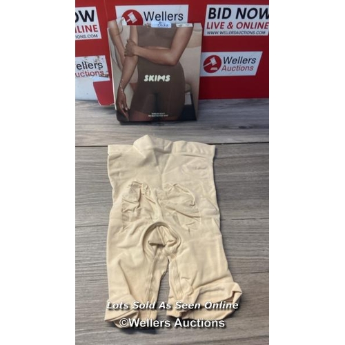 7032 - NEW SKIMS MID WAIST MID THIGH SHORT - SAND - SMALL - RRP: �38 - SEE IMAGES / G11