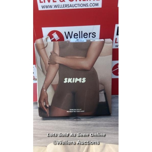 7032 - NEW SKIMS MID WAIST MID THIGH SHORT - SAND - SMALL - RRP: �38 - SEE IMAGES / G11