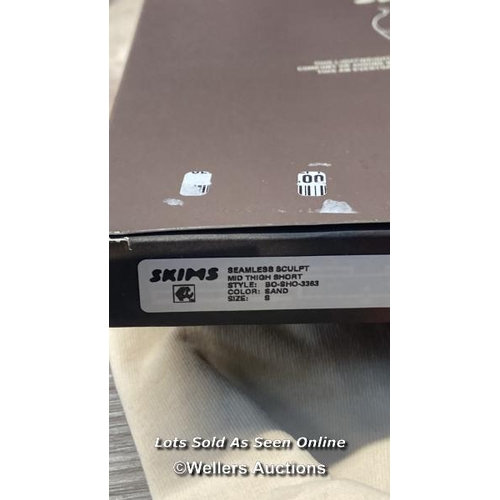 7032 - NEW SKIMS MID WAIST MID THIGH SHORT - SAND - SMALL - RRP: �38 - SEE IMAGES / G11