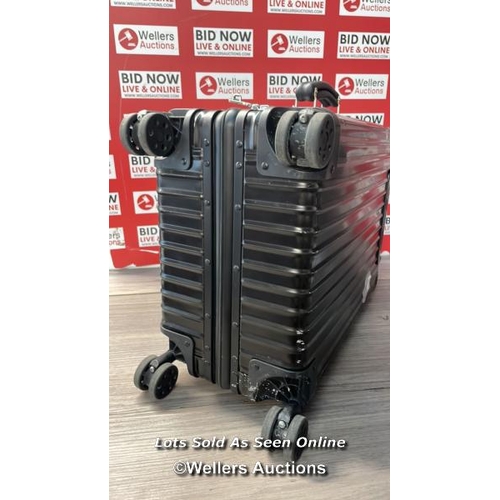 7562 - RIMOWA HARDSHELL SUITCASE / A31