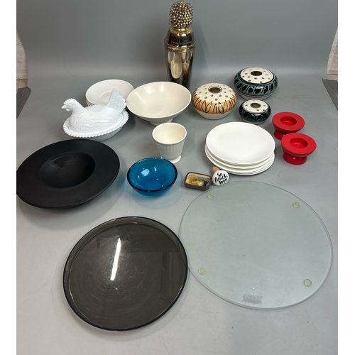 46 - Assorted crockery and kitchenware including Wedgwood and Joseph Joseph / T23