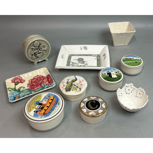 69 - Assorted ceramics including Villeroy & Boch trinket boxes, Belleek plant pot and Old Tupton ware dis... 