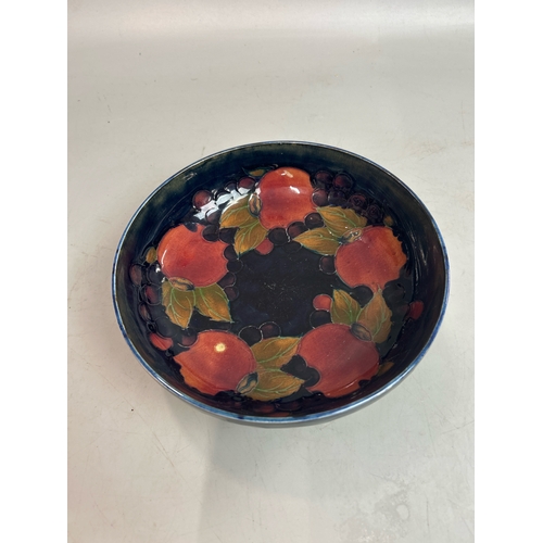 75 - A vintage Moorcroft pomegranate pattern fruit bowl, 7cm high, 20cm diameter / T34