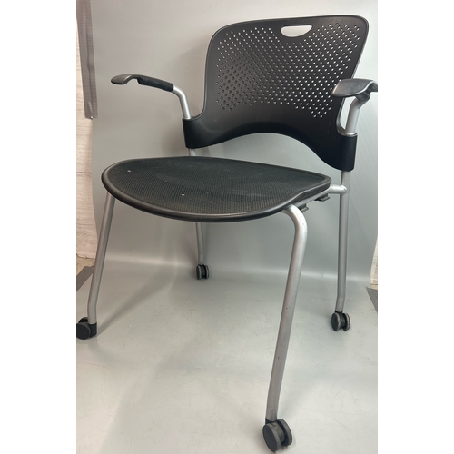 84 - A contemporary office chair on casters by Herman Miller / T