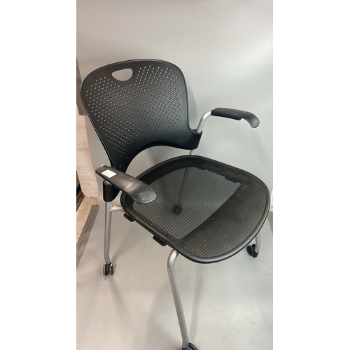 84 - A contemporary office chair on casters by Herman Miller / T