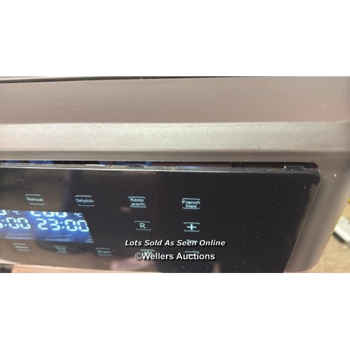 1045 - SUR TABLE AIR FRYER NEW 2 IN 1 / POWERS UP / SIGNS OF USE / SEE IMAGES / A31